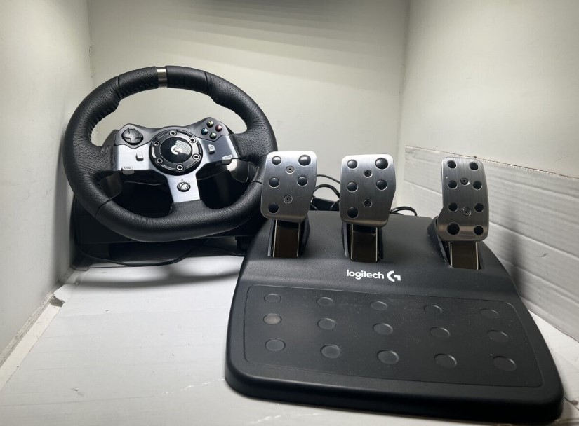 Logitech G920 Driving Force Racing Wheel and Floor Pedals Featured