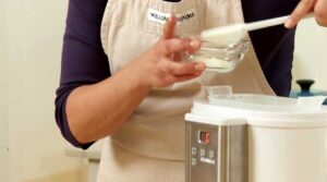 Cuisinart CYM-100 Yogurt Maker with Automatic Cooling User Manual