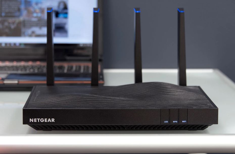 NETGEAR AC5300 Nighthawk X8 Tri-Band WiFi Router featured