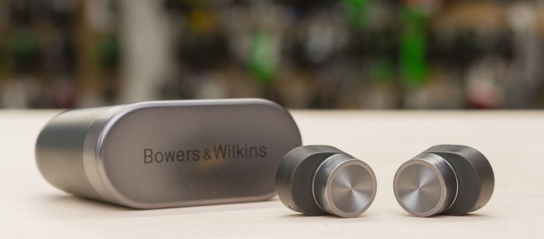 Bowers and Wilkins PI7 Wireless Headphones FEATURE