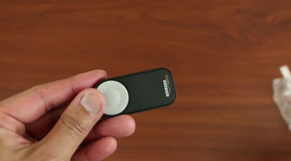 Amazon Basics Wireless Remote Control Shutter FEATURE