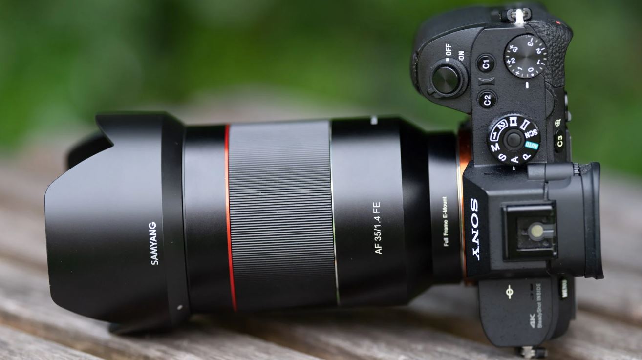 Rokinon 35mm Auto Focus Wide Angle Lens FEATURE