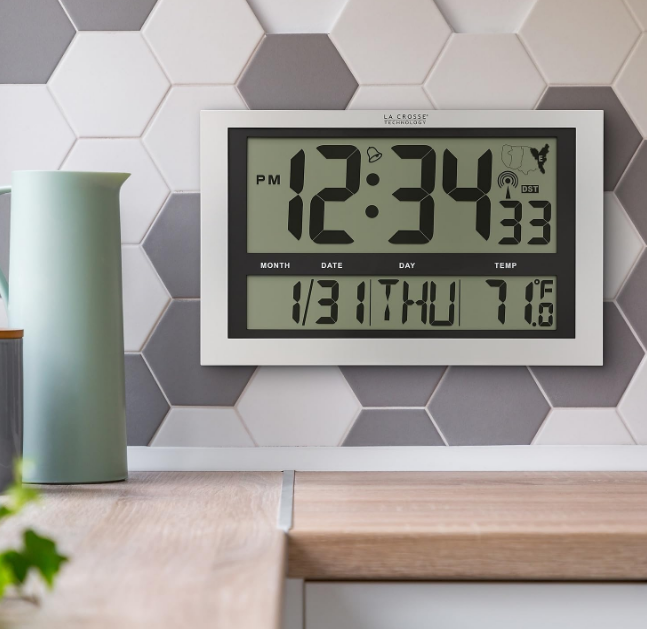 La-Crosse-513-1211-Atomic-Digital-Clock-Featured images